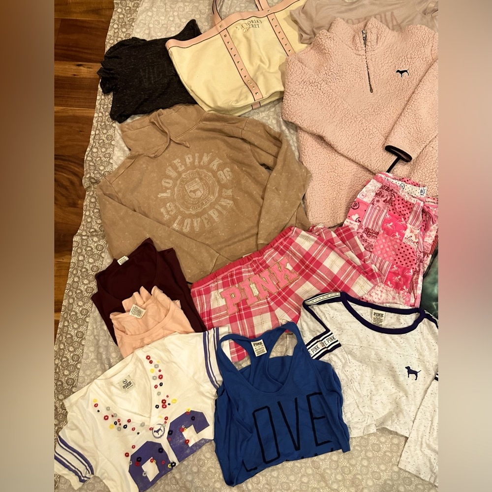 Victoria Secret Bundle - Picture 3 of 4